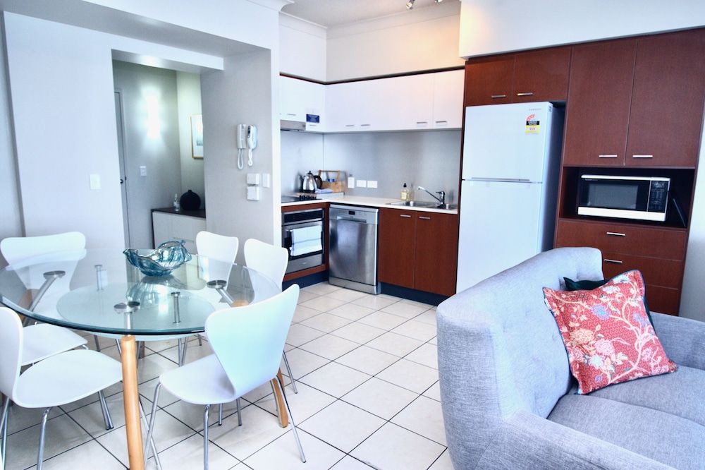 Peep Sleep Chevron Towers Deluxe Apartment 5