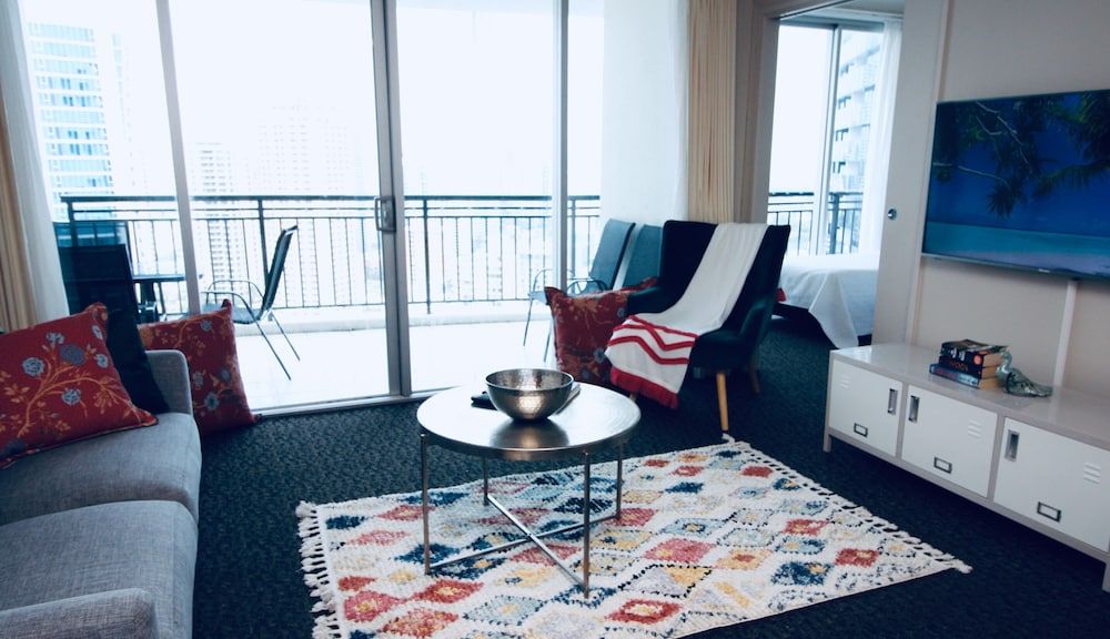 Peep Sleep Chevron Towers Deluxe Apartment 7