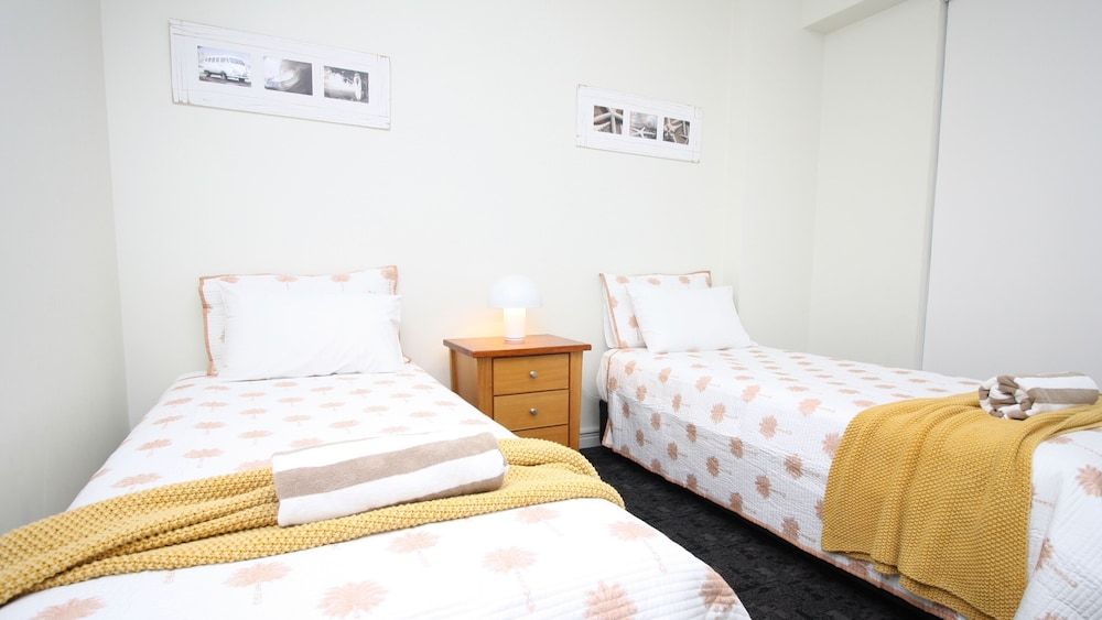 Peep Sleep Chevron Towers Family Apartment 3