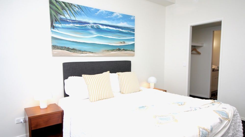 Peep Sleep Chevron Towers Family Apartment 2