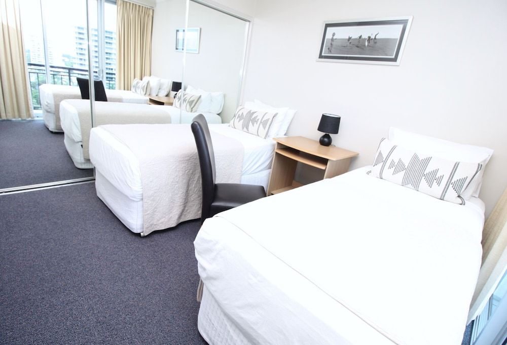 Peep Sleep Chevron Towers Two Bedroom Apartment, River View 2