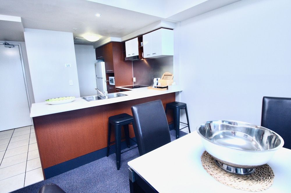 Peep Sleep Chevron Towers Two Bedroom Apartment, River View 5