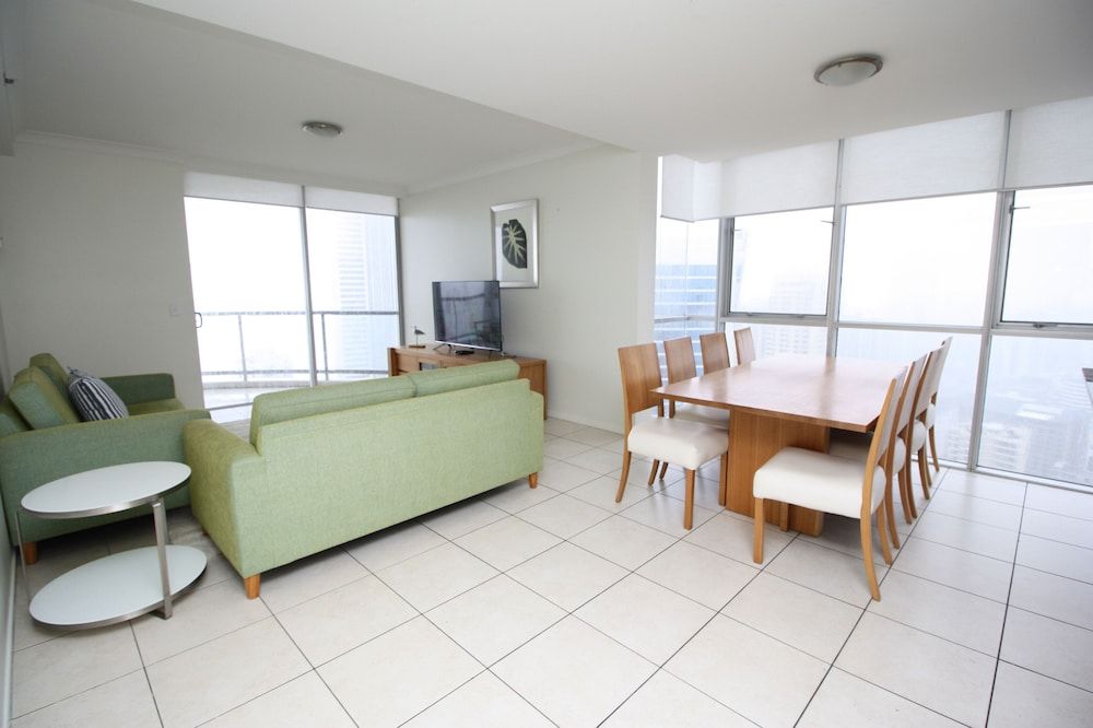 Peep Sleep Chevron Towers Family Apartment 7