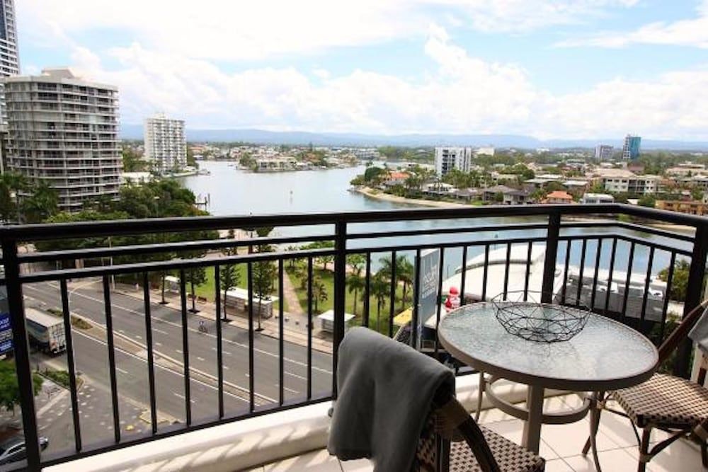 Peep Sleep Chevron Towers Two Bedroom Apartment, River View 10