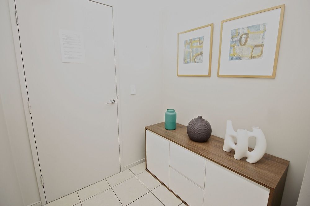 Peep Sleep Chevron Towers Deluxe Apartment 6