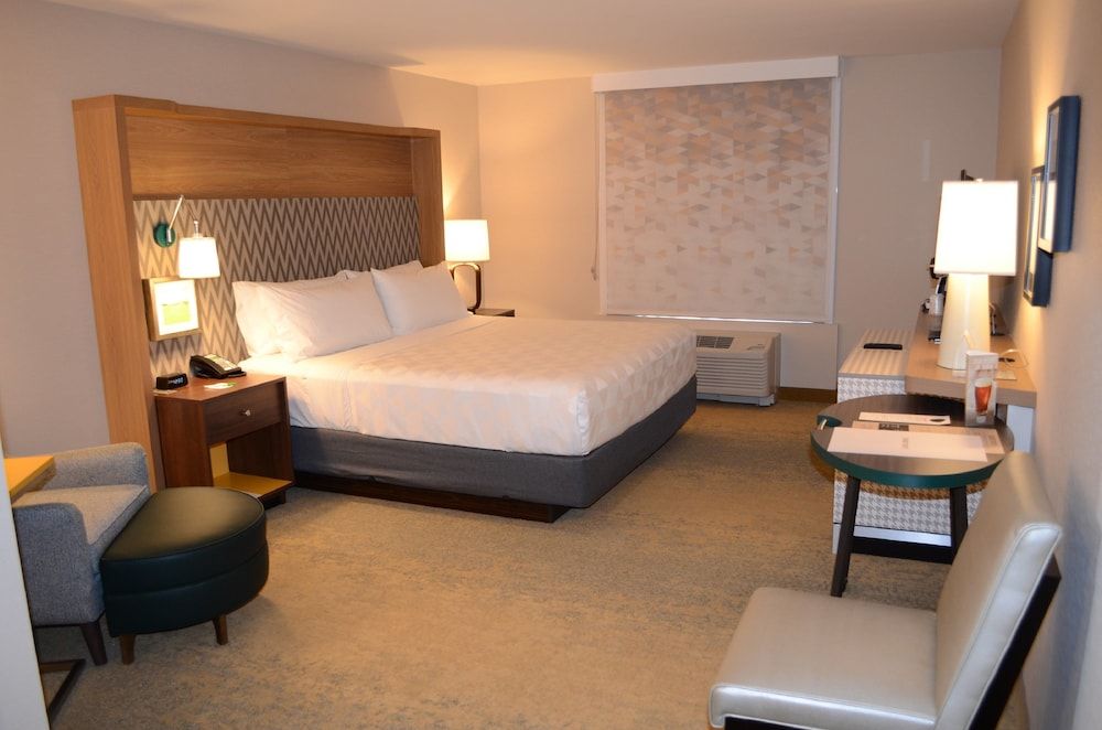 Standard Room, 1 King Bed