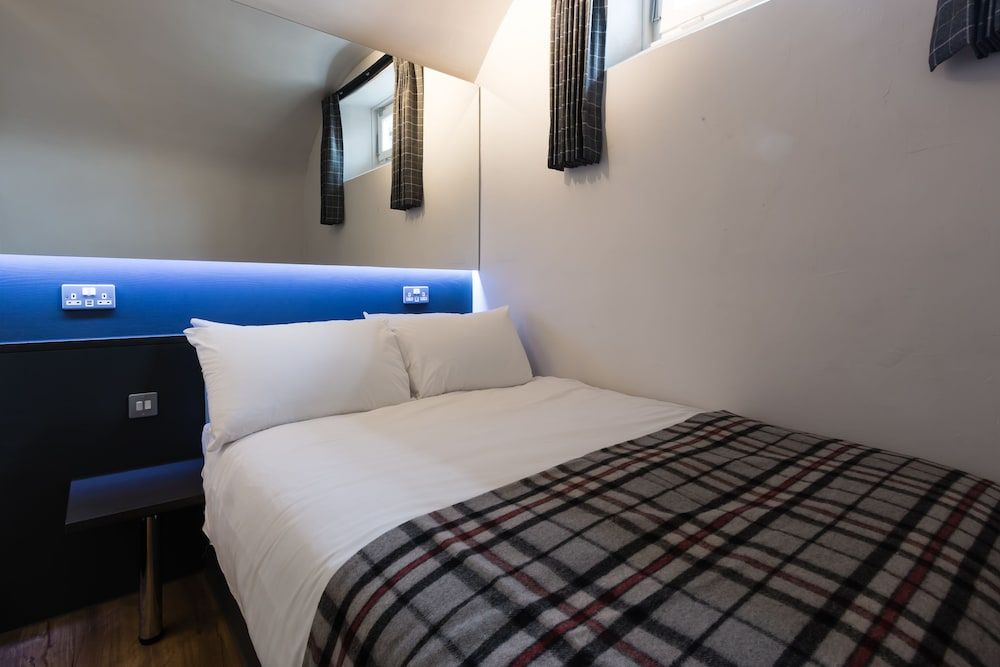 CODE - The Court, Edinburgh Double Room, Shared Bathroom 5