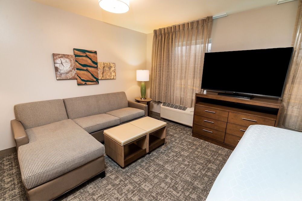 Studio Suite, 1 King Bed, Kitchen
