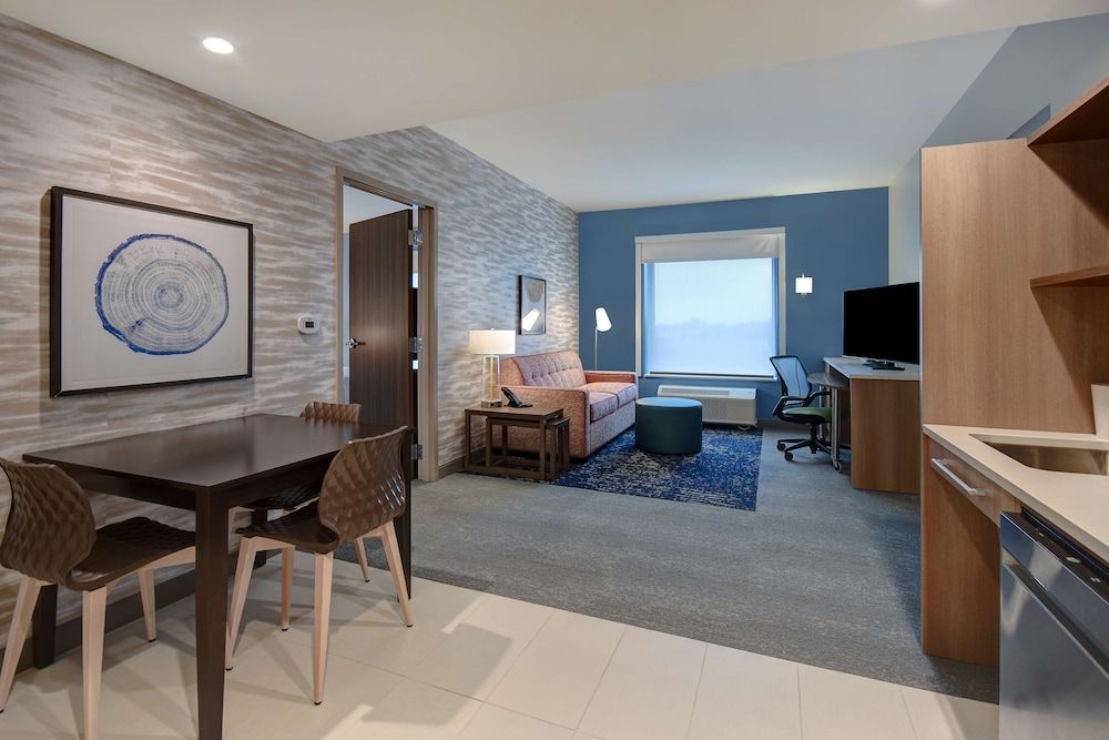 Suite, 1 King Bed, Accessible (Hearing)
