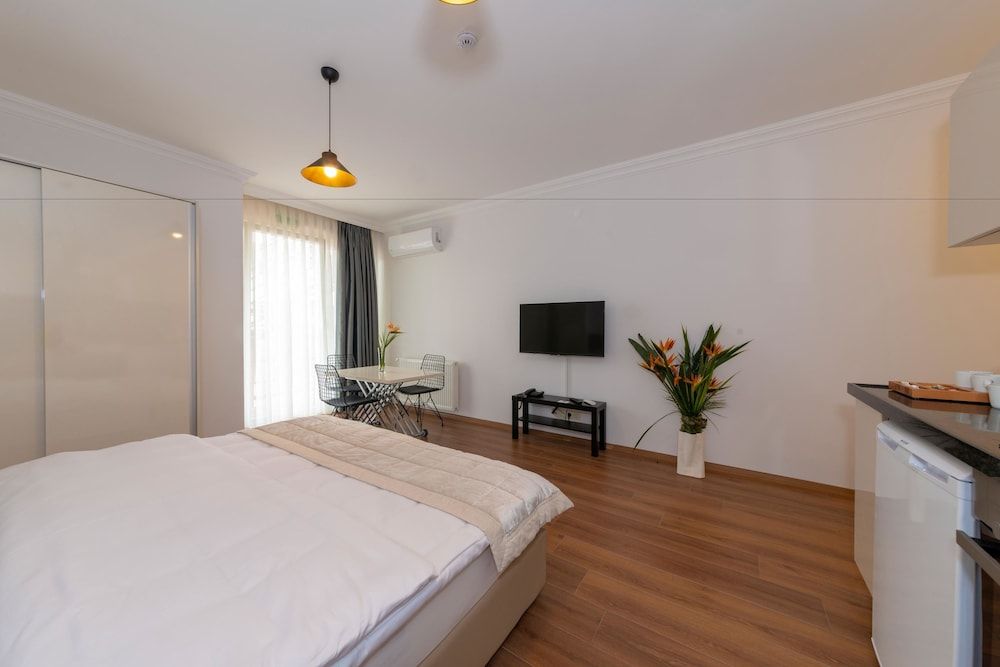 Joy Suites Superior Double Room, 1 Double Bed 4