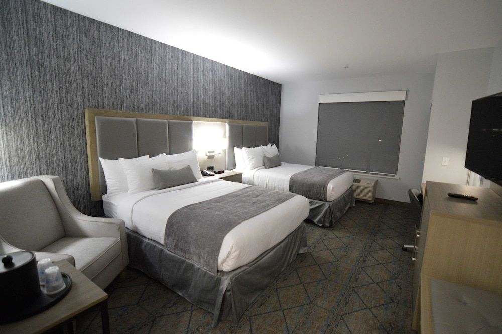 Best Western Plus Executive Residency Oklahoma City I-35 Standard Room, 2 Queen Beds, Accessible, Refrigerator & Microwave 3