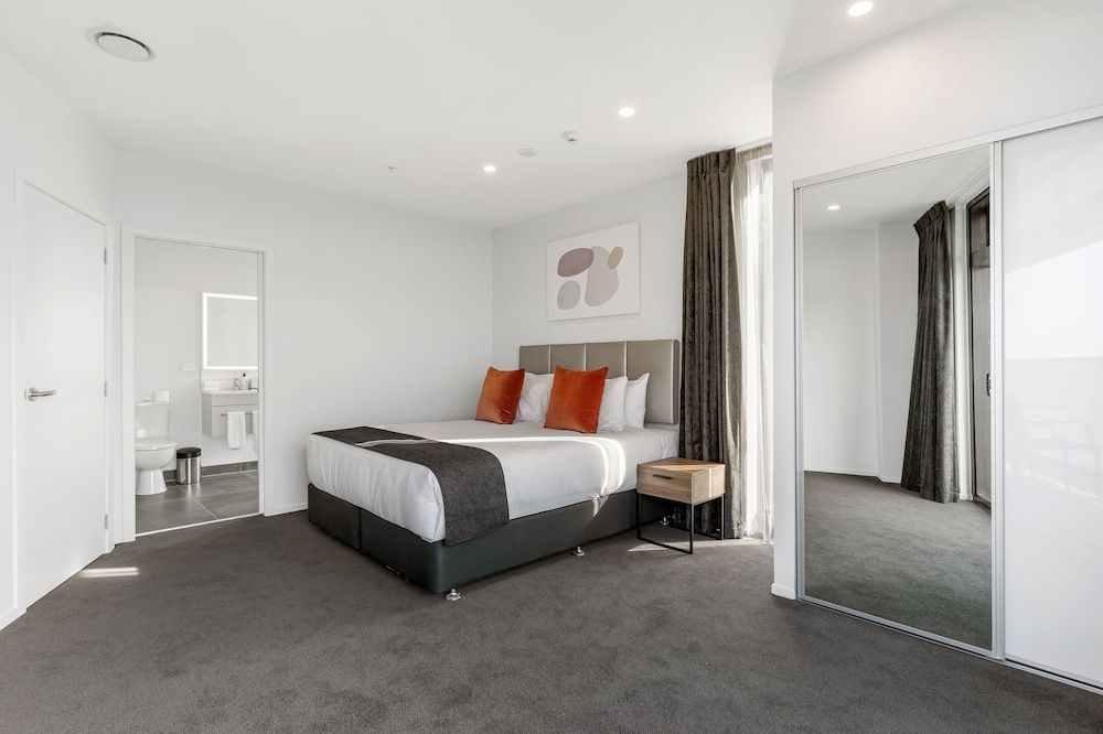 Deluxe Apartment, 1 Bedroom, Kitchen (Top Floor, Non-Motorway Facing)