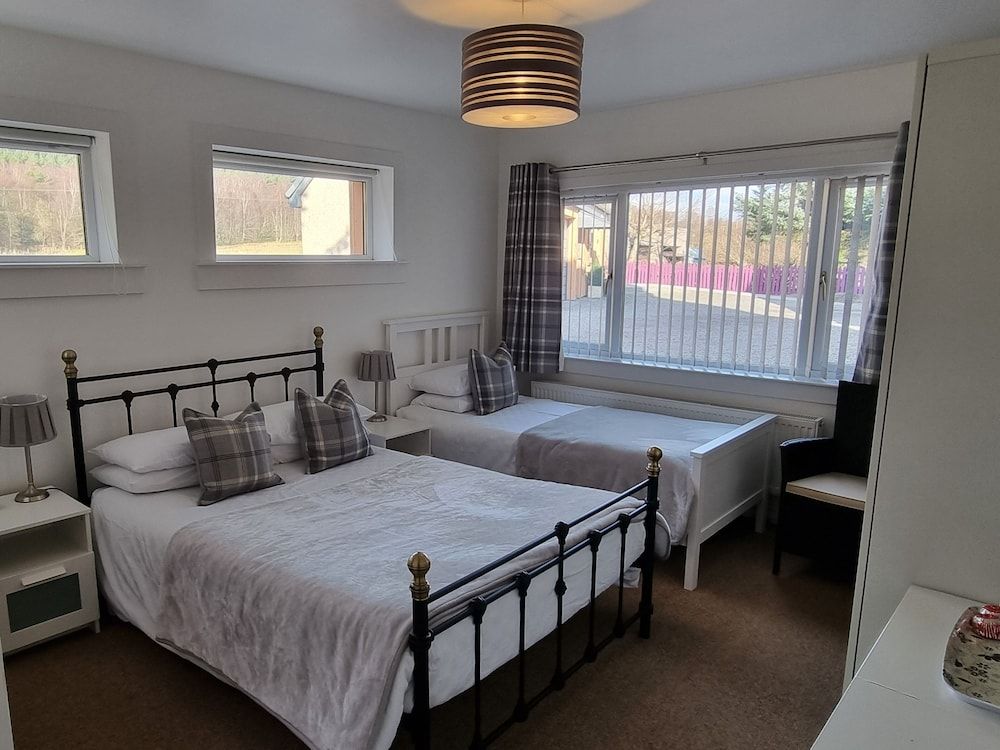 Carn Mhor Bed and Breakfast Triple Room, Ensuite 10