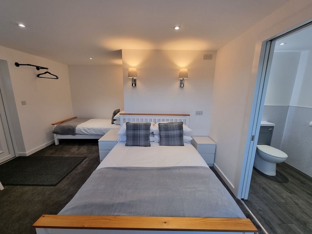 Carn Mhor Bed and Breakfast Triple Room, Ensuite 4