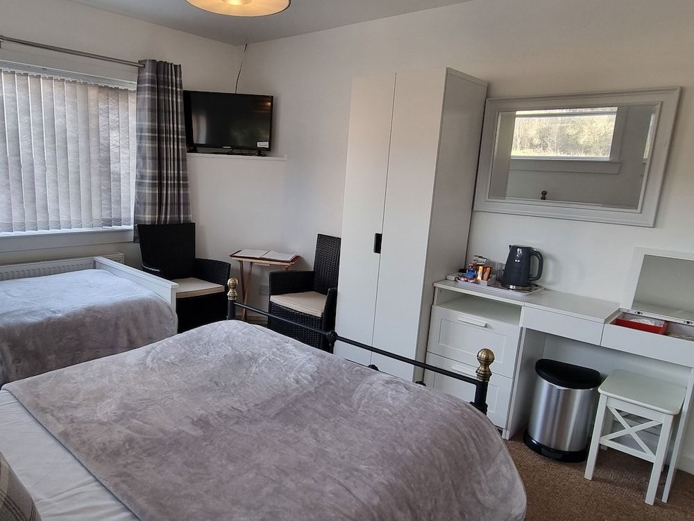 Carn Mhor Bed and Breakfast Triple Room, Ensuite 8