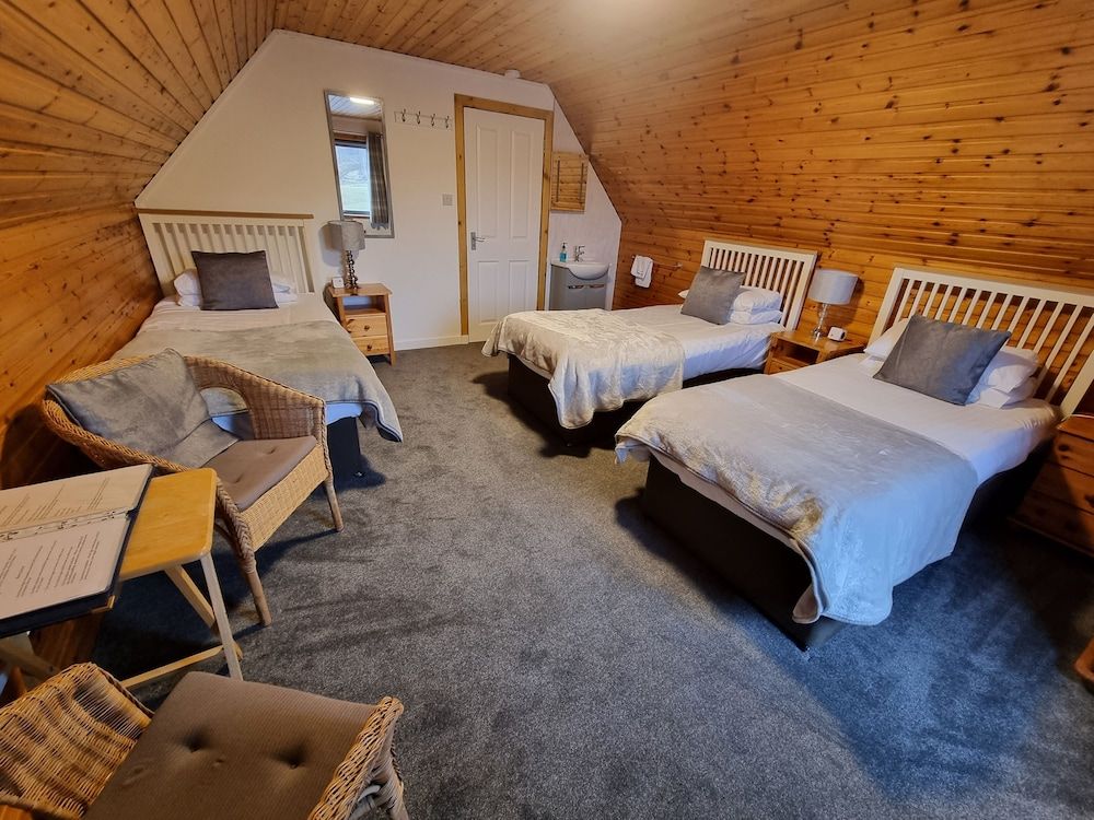 Carn Mhor Bed and Breakfast Standard Triple Room, Private Bathroom 2