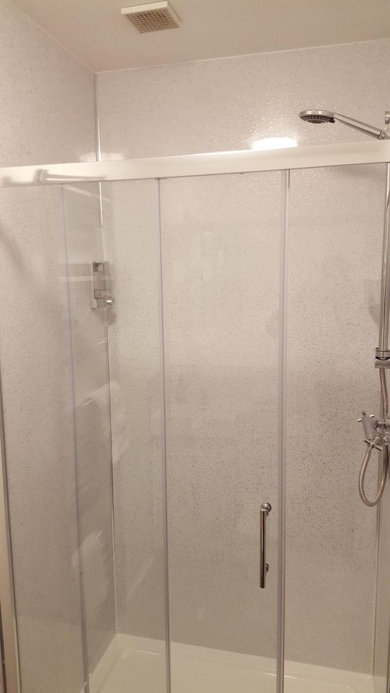 Carn Mhor Bed and Breakfast Triple Room, Ensuite 11