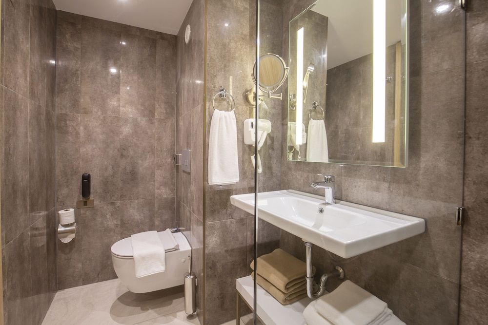 Woovo Phuket Patong Deluxe Room (2 Adults + 1 Child) 7