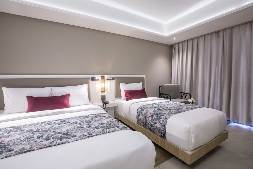 Woovo Phuket Patong Deluxe Room (2 Adults + 1 Child) 3
