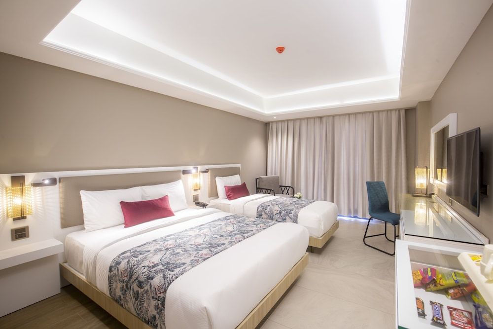 Woovo Phuket Patong Deluxe Room (2 Adults + 1 Child) 4