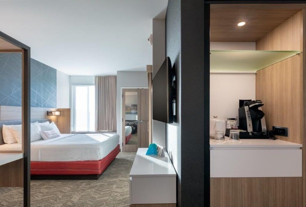 Suite, 1 King Bed (Mobility Accessible, Tub)