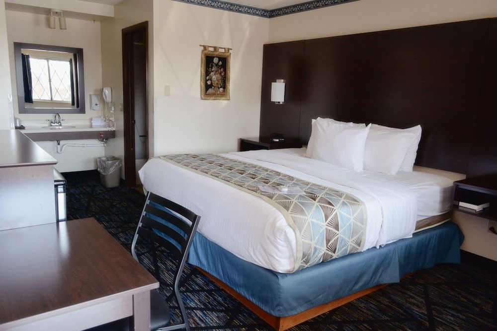 Standard Room, 1 King Bed