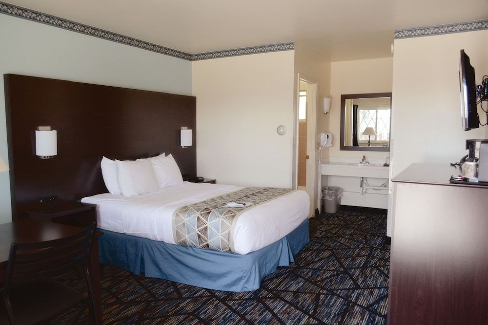 Standard Room, 1 Queen Bed