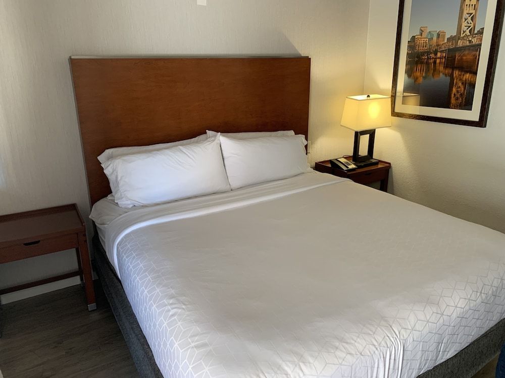 Super 8 by Wyndham San Jose Airport Room, 1 Queen Bed, Non Smoking