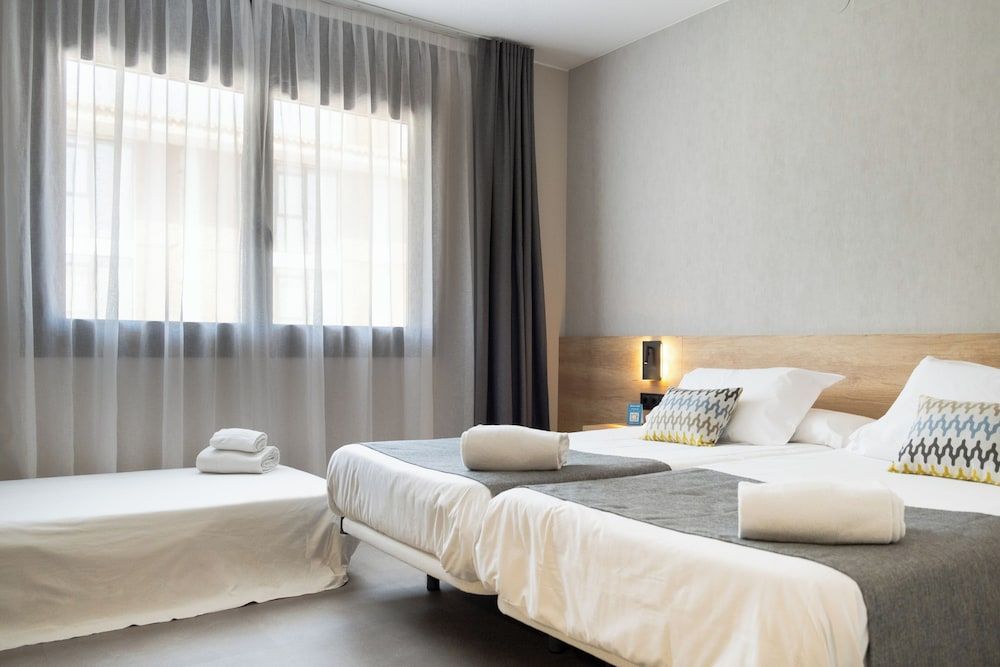 Checkin Montserrat Superior Triple Room (sofa bed) 2