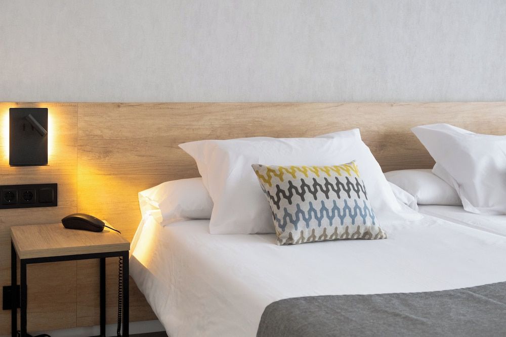 Checkin Montserrat Superior Double Room, Balcony (Single Use)