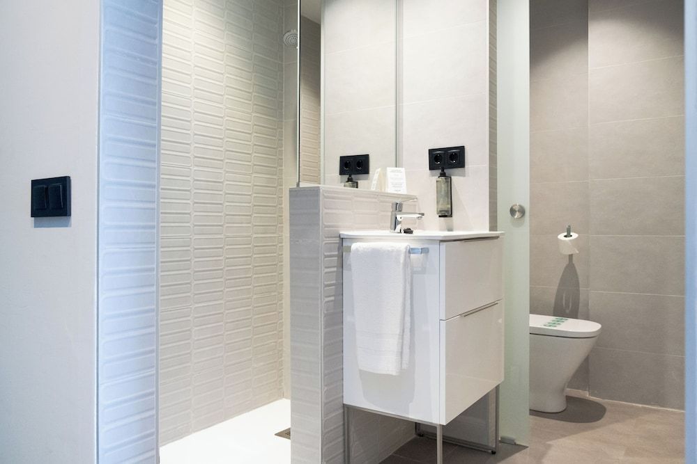 Checkin Montserrat Superior Triple Room (sofa bed) 4