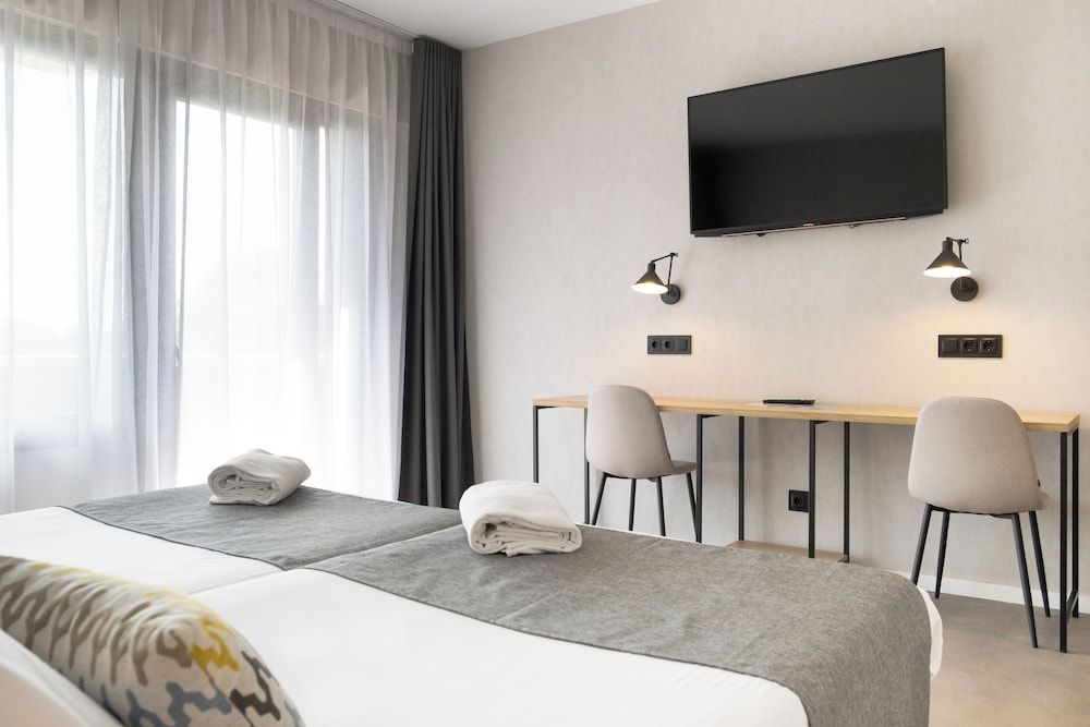 Checkin Montserrat Superior Double Room, Balcony (Single Use) 7