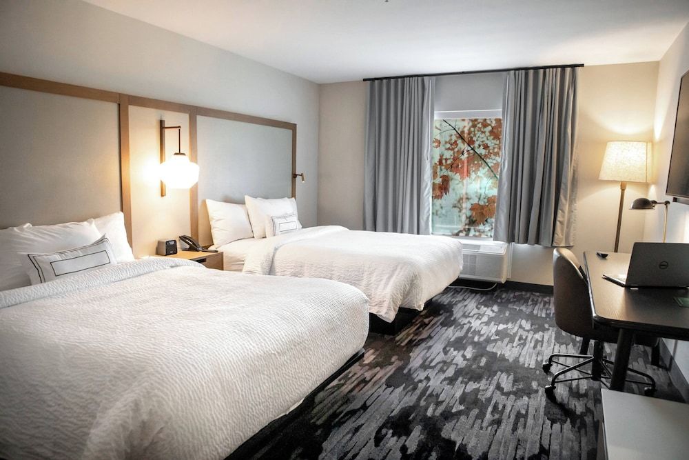 Room, 2 Queen Beds, Non Smoking (Mobility/Hearing Access, Roll-in Shwr)