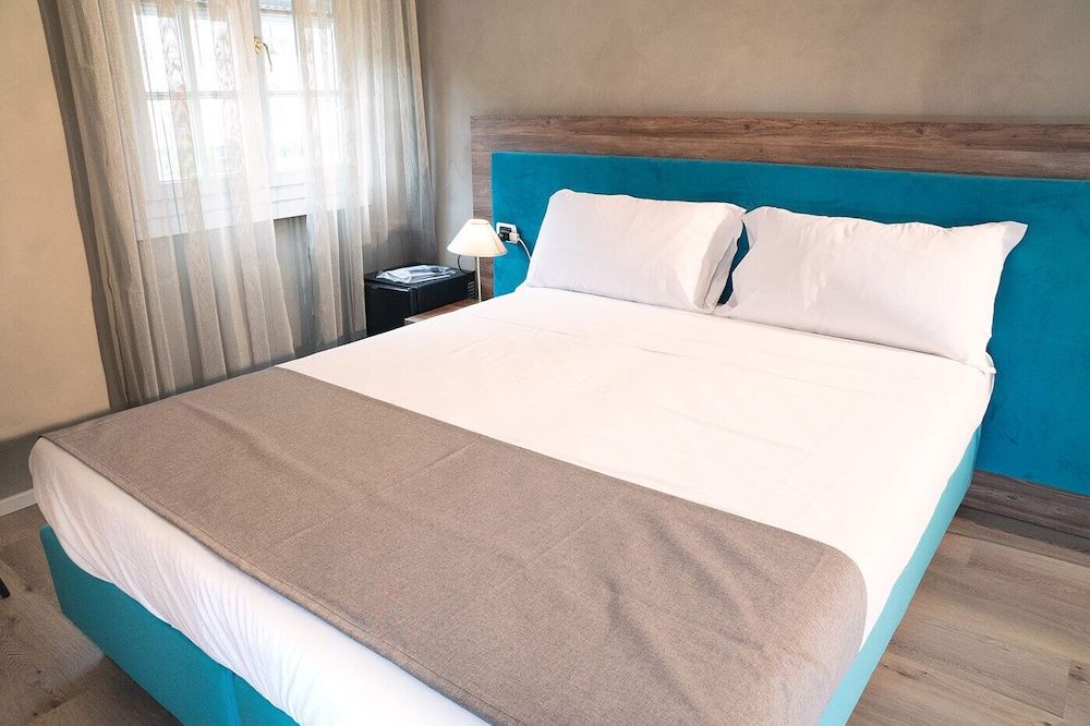 Hotel Conca D'Oro Basic Double or Twin Room, Hill View 7