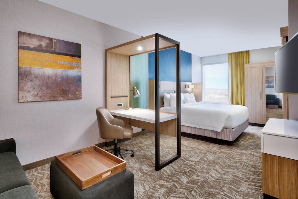 Suite, 1 King Bed (Hearing Accessible)