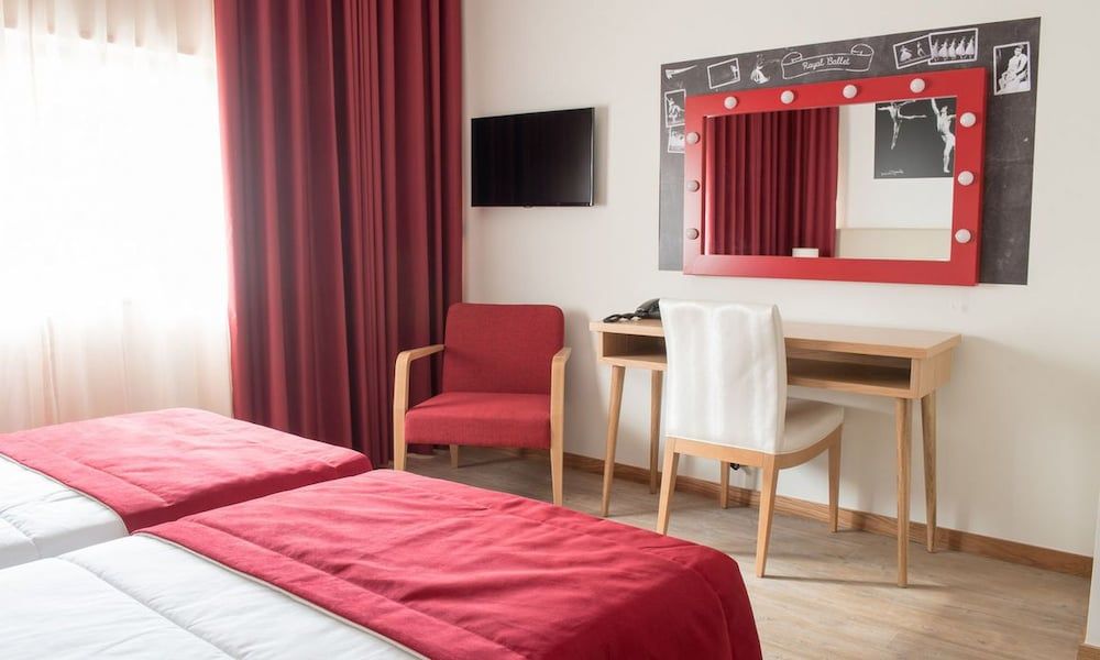 undefined Porto Coliseum Hotel 8