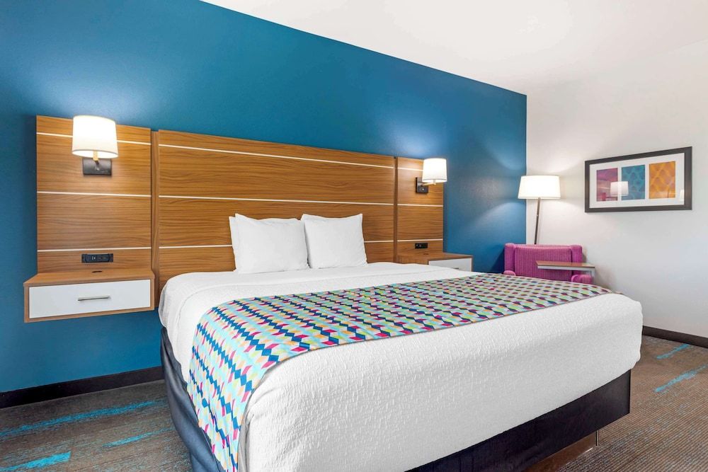 Best Western Plus Medical Center Standard Room, 1 King Bed, Non Smoking, Refrigerator & Microwave