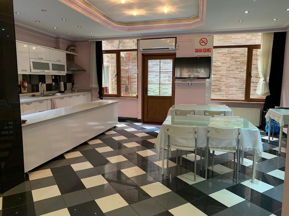 undefined Hotel Flash 4