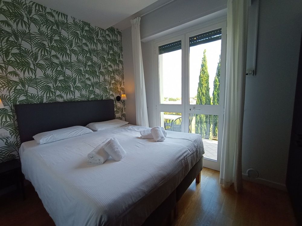 Deluxe Apartment, 1 Bedroom, Partial Lake View