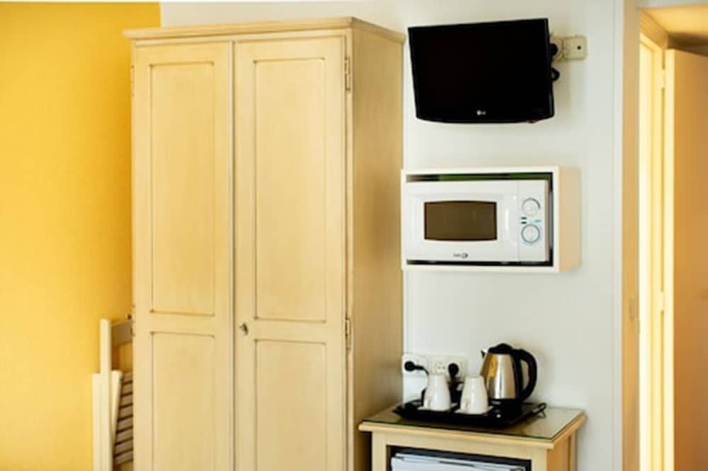 Hostal Los Alpes Twin Room 7