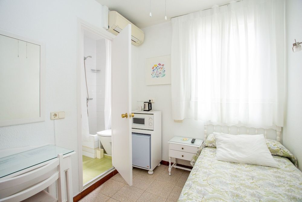 undefined Hostal Los Alpes 5