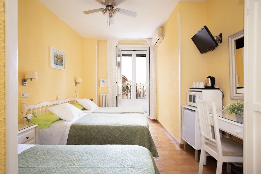 undefined Hostal Los Alpes 3