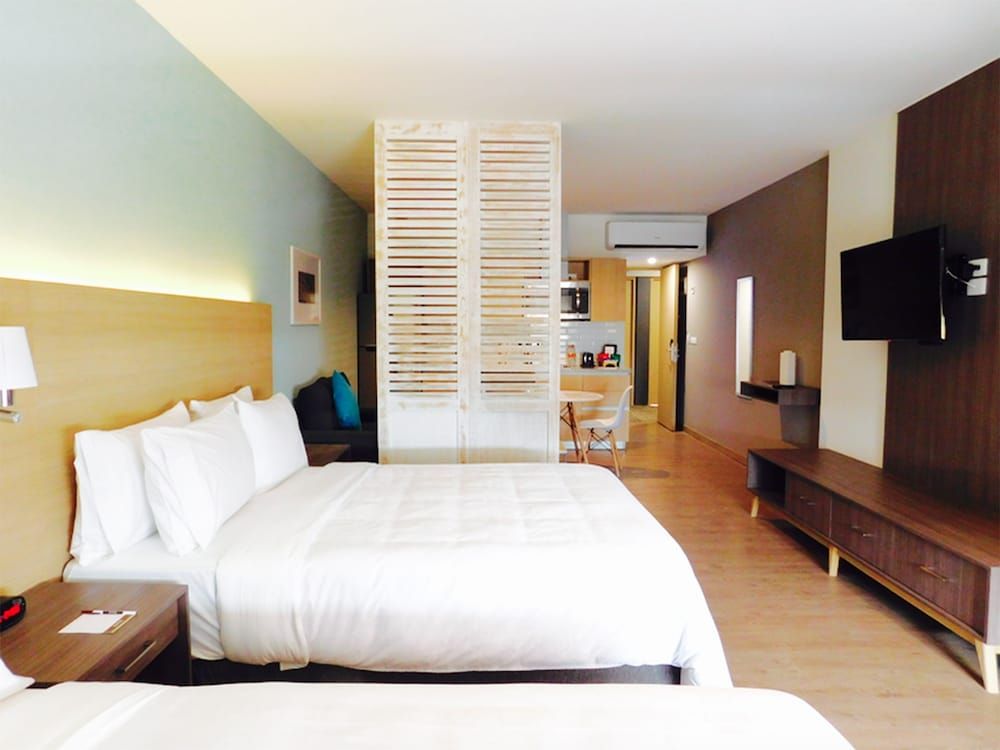 Studio Suite, 2 Queen Beds, Kitchen