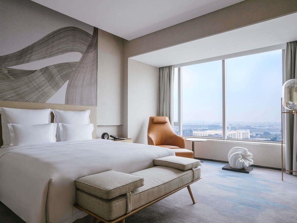 Pullman Shanghai Qingpu Excellence Deluxe Suite, 1 King Bed, Club Lounge Access 3
