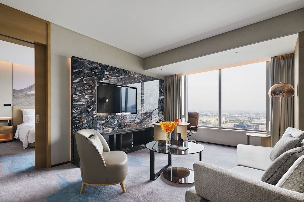 Pullman Shanghai Qingpu Excellence Deluxe Suite, 1 King Bed, Club Lounge Access 7