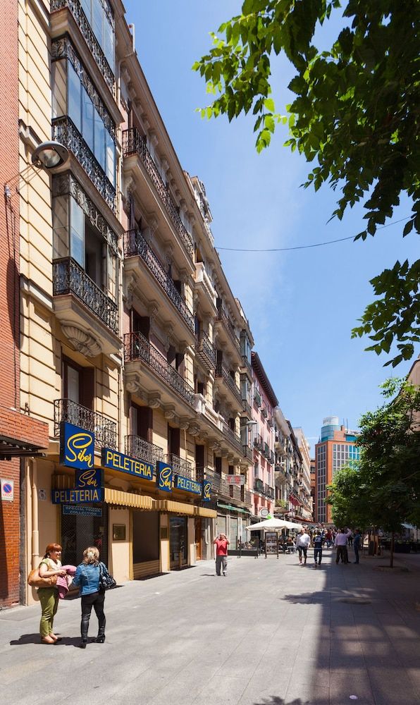 undefined Suites You Platinum 7