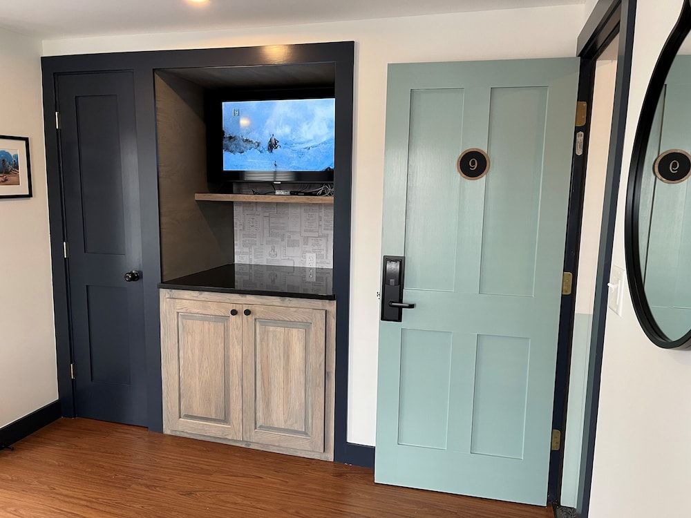 Morgan Hotel Standard Room 5