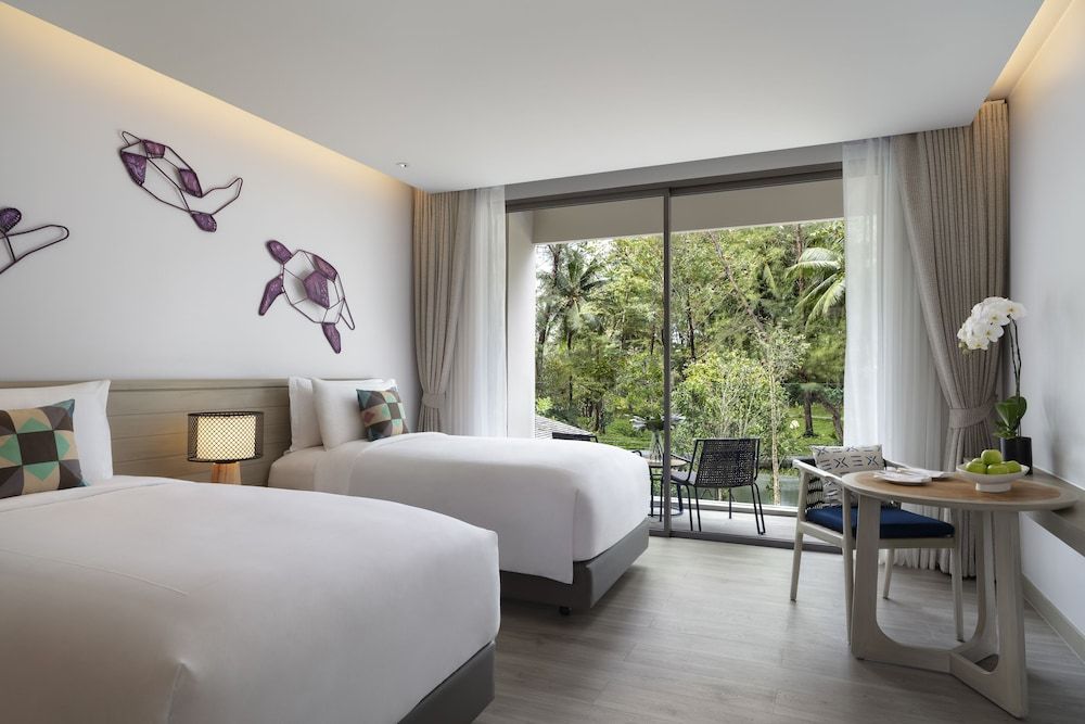 Deluxe Corner Room