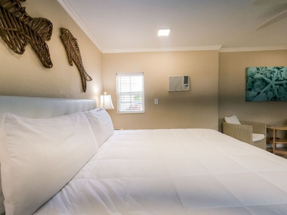 Room, 1 King Bed (King Island Room)