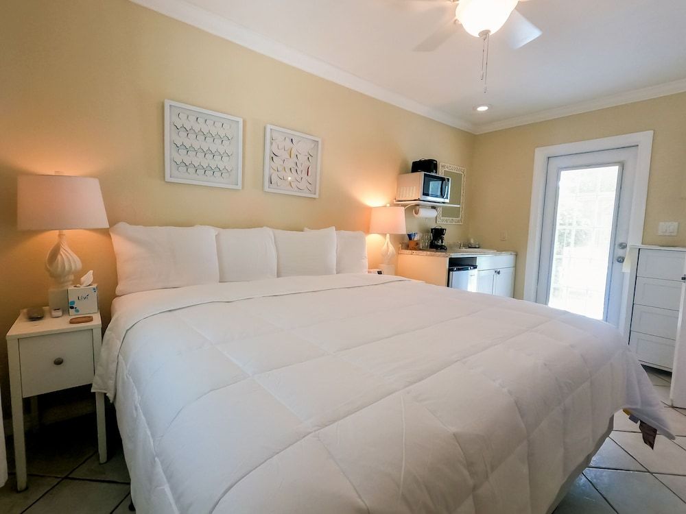 Room, 1 King Bed (King Guest Room)